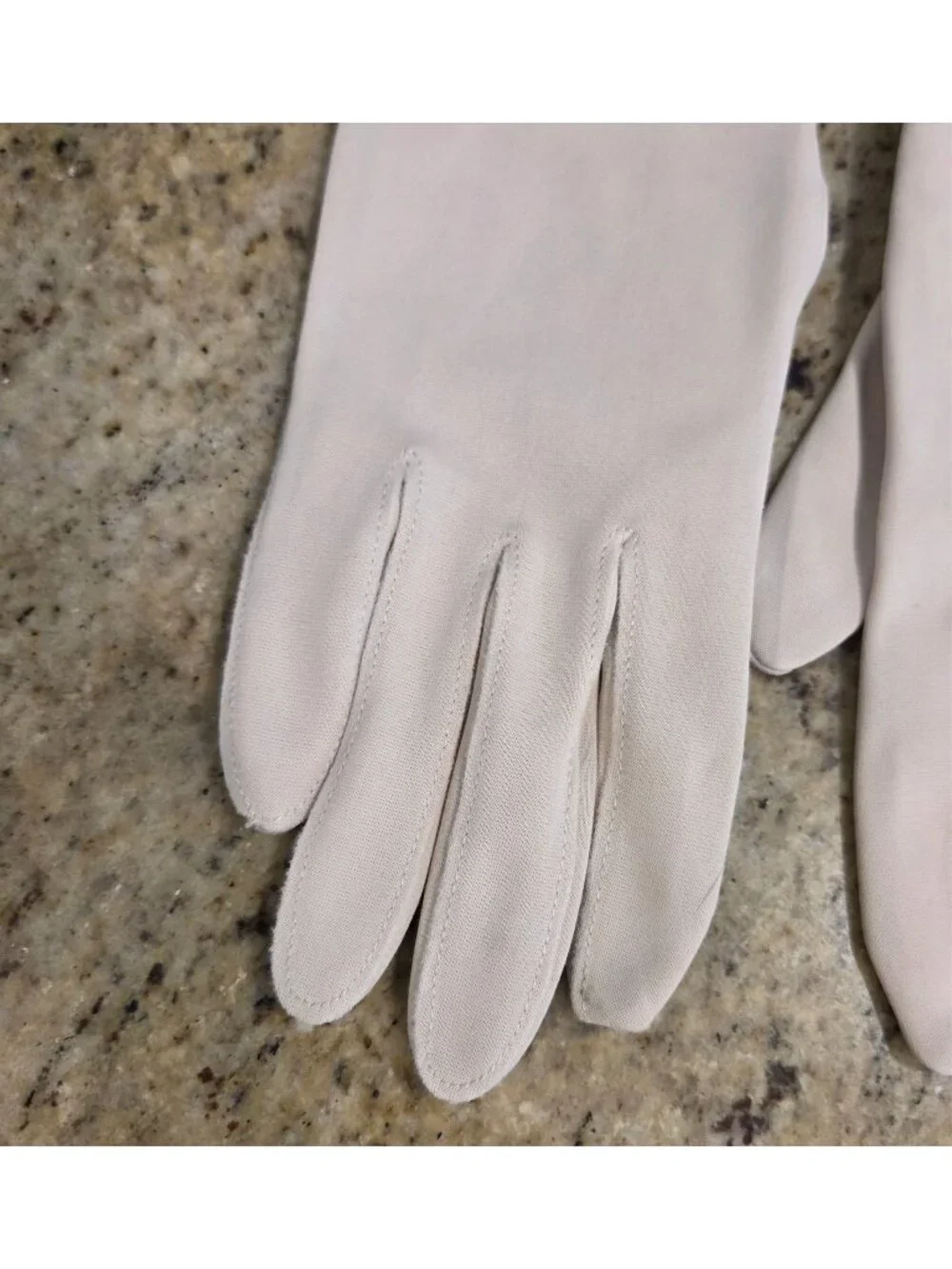 Vintage Womens One Size Fits All Beige Nylon Stretch Formal Short Gloves Knotch